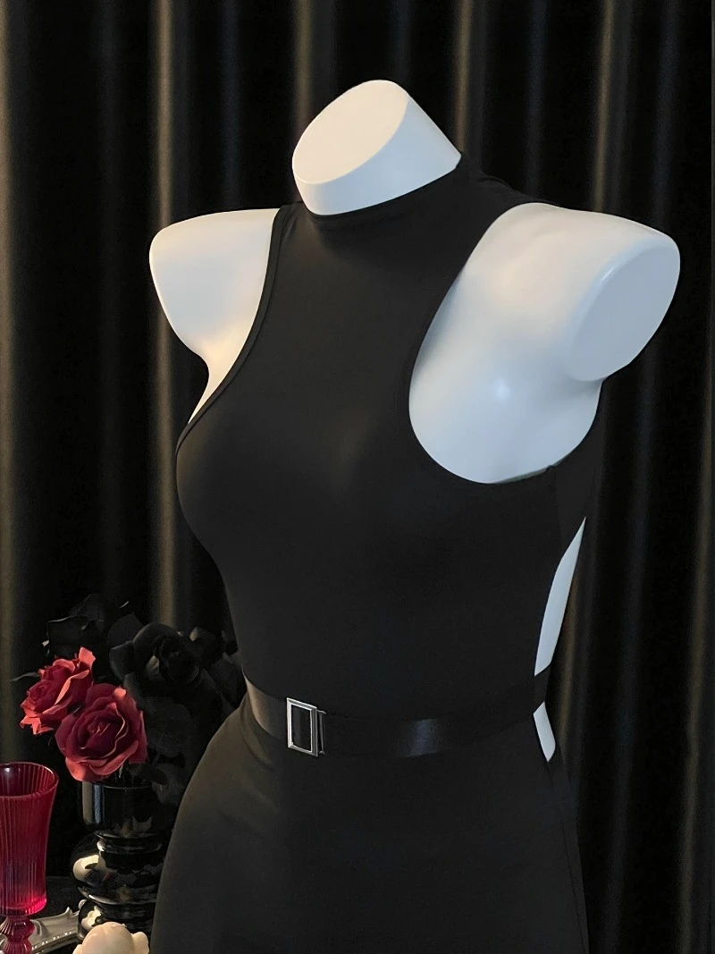 ชุดมินิเดรสสีดำเซ็กซี่แบบไนต์คลับ โชว์หลังเว้าลึก กระชับรูปร่าง ชุดเดรสสุดฮอตสำหรับผู้หญิง ชุดเย้ายวนใจ