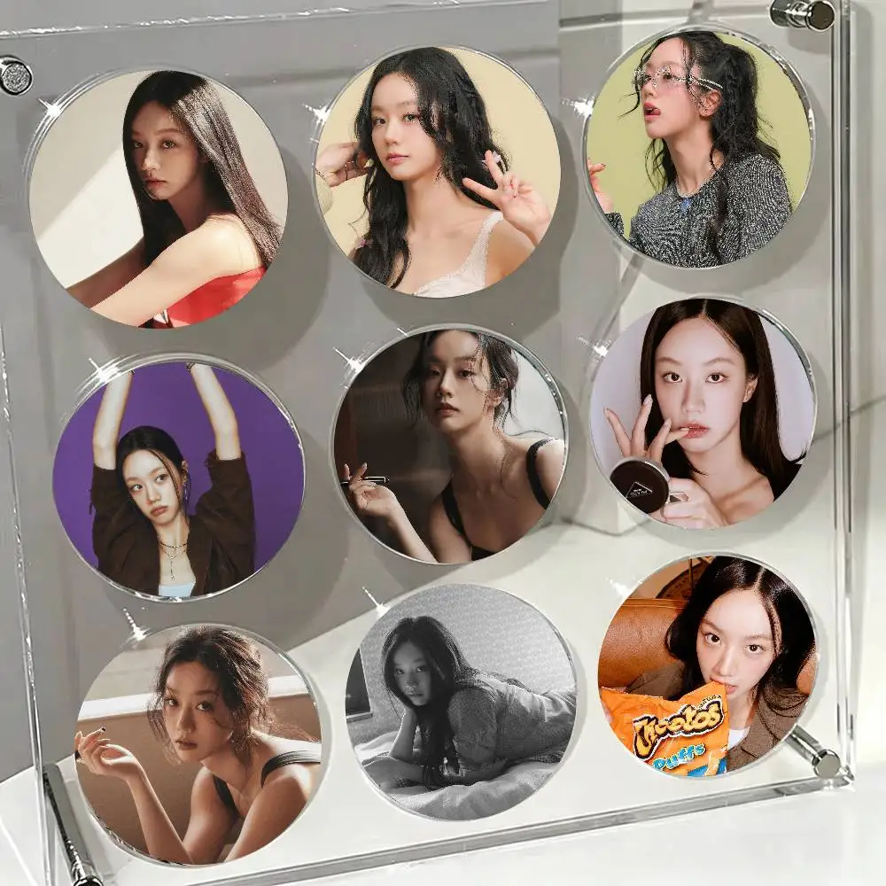 Korean Singer And Actor Lee Hyeri Badge Tinplate Meme Round Brooch For Hat Bag Creative Lapel Jewelry Accessories Gifts