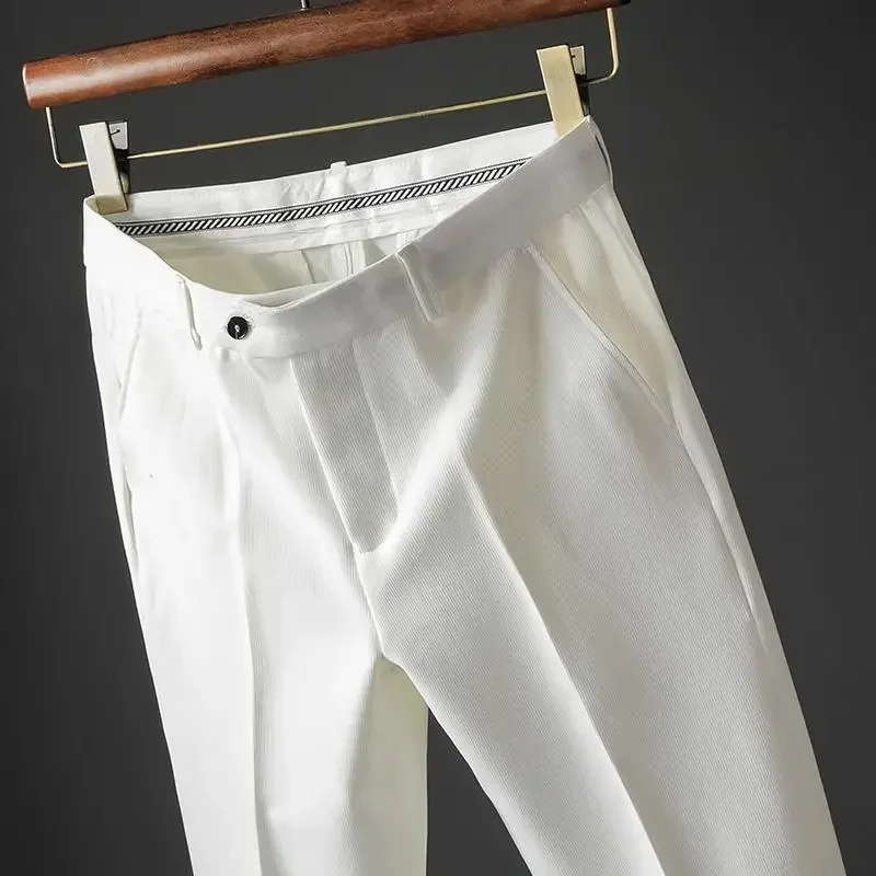 Pantaloni da abito maschili corti slim fit 9 Pantaloni estivi da uomo bianchi Tressed Lusso di lusso di alta qualità Pantaloni formali alla moda 2024