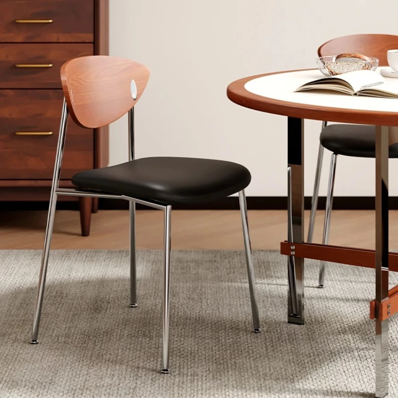 كرسي طعام صناعي عتيق من الفولاذ المقاوم للصدأ مع مسند ظهر خشبي مصمم للمقهى ومقعد مطعم بسيط