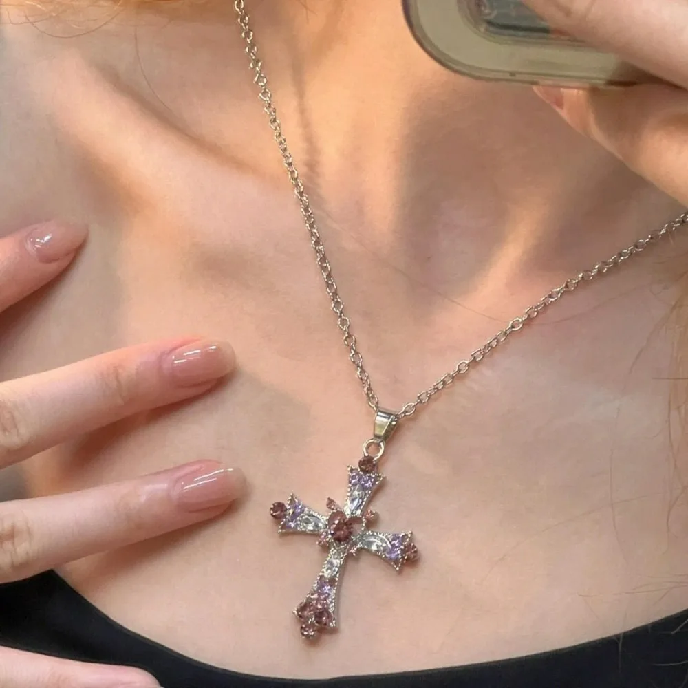 

SUMENG New Fashion Crystal Pink Zircon Cross Pendant Necklace Sweet Cool Wind Spicy Girl Crystal Chain Choker Y2k Jewelry Gifts
