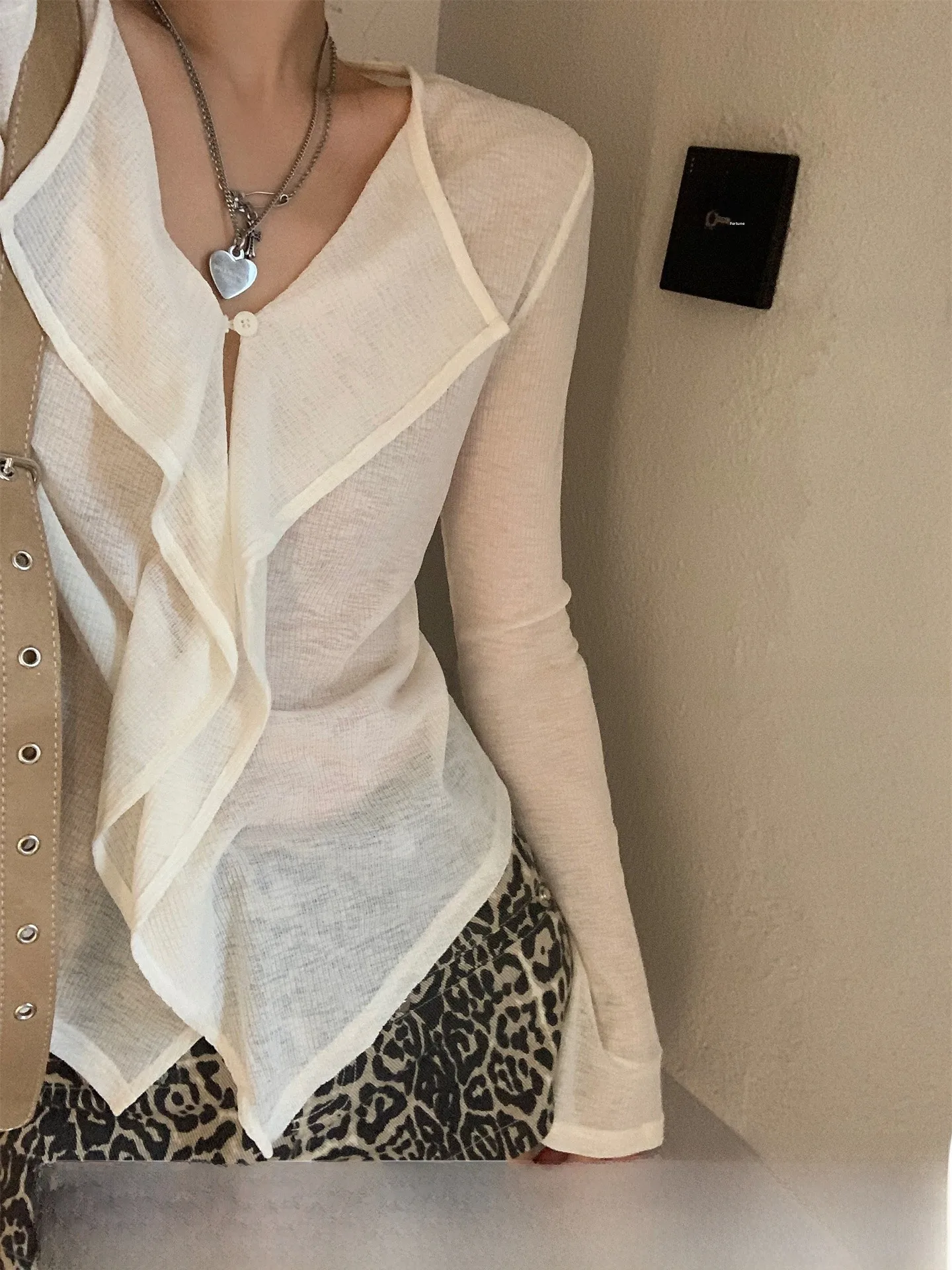 

Lightweight Svel V-Ne Cardigan Women's Top Paris Wed Design Sensation Fre Sle Pure Color Commute Faion