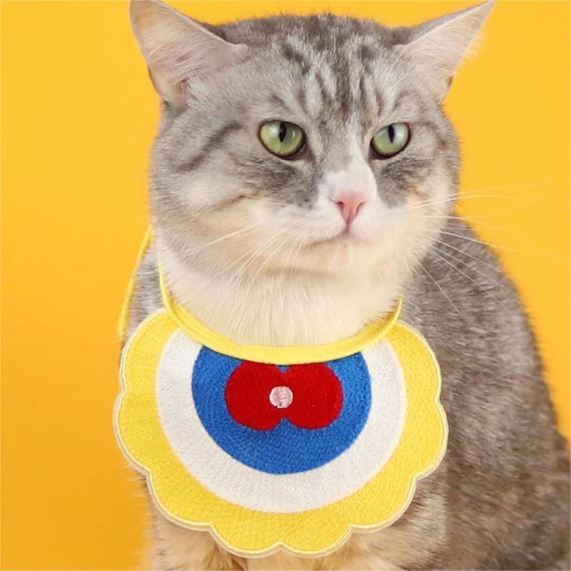 Babero de Saliva ajustable para mascotas, accesorios de dibujos animados tejidos a mano, patrón bordado dulce, suministros creativos para mascotas