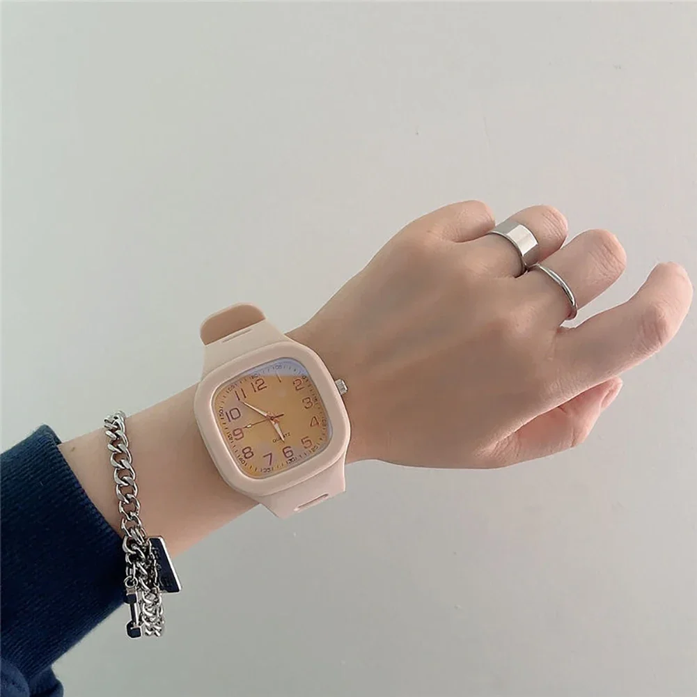 Fashion Square Quartz Digital Dial Casual Wrist Watches Rubber Strap Fashionable Clock Waterproof Wristwatch for Women