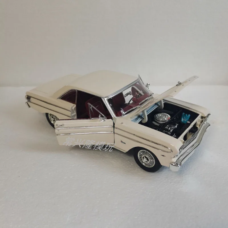 1:18 スケール 1964 ファルコンシミュレーション合金おもちゃの車モデルシーン装飾ギフトコレクションお土産