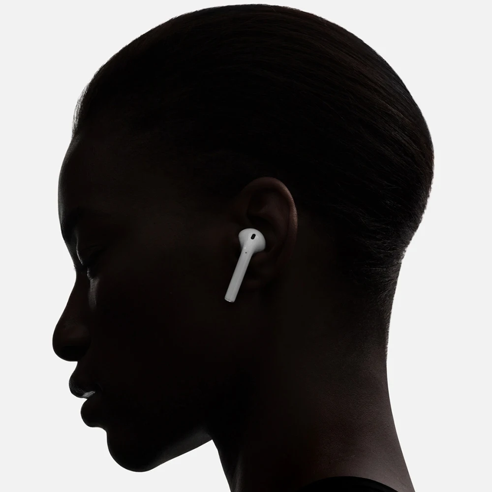 سماعة أذن Apple AirPods الجيل الثاني من سماعة بلوتوث لاسلكية مع صندوق شحن لاسلكي شريحة H1 لهاتف IPhone الأصلي المجدد