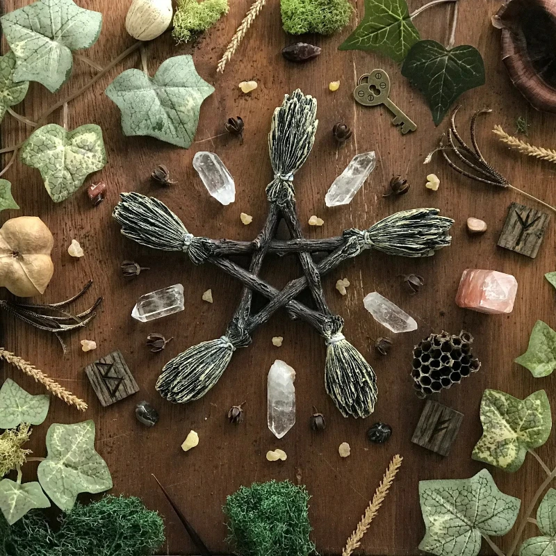 Witch Broom Pentagram Ornaments Wiccan Altar Resin Craft Tarot Home Decor Magic Broom Five Pointed Stars Hanging Charms for Wall