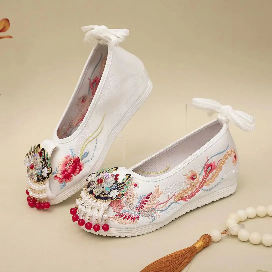 Sapatos Hanfu com renda para mulheres, sapatos de casamento vermelho elevado bordados retrô, estilo chinês raso, sapatos de lona nude, novos