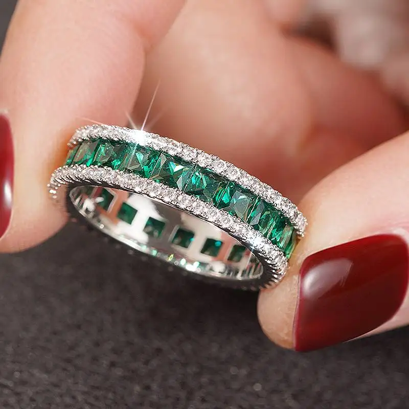 Huitan Trendy Women Rings Inlaid Shining Green Princess Cubic Zirconia Accessories for Wedding Party Daily Elegant Chic Jewelry