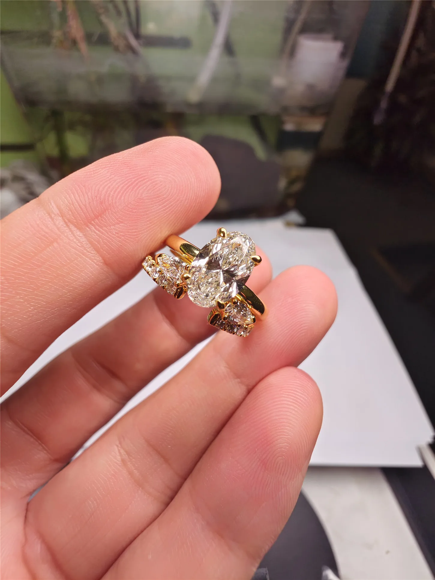 

Кольцо из золота 14K с выращенным в лаборатории овальным бриллиантом 2 карата и бриллиантами-каплями по бокам, ювелирное изделие на заказ, обручальное кольцо