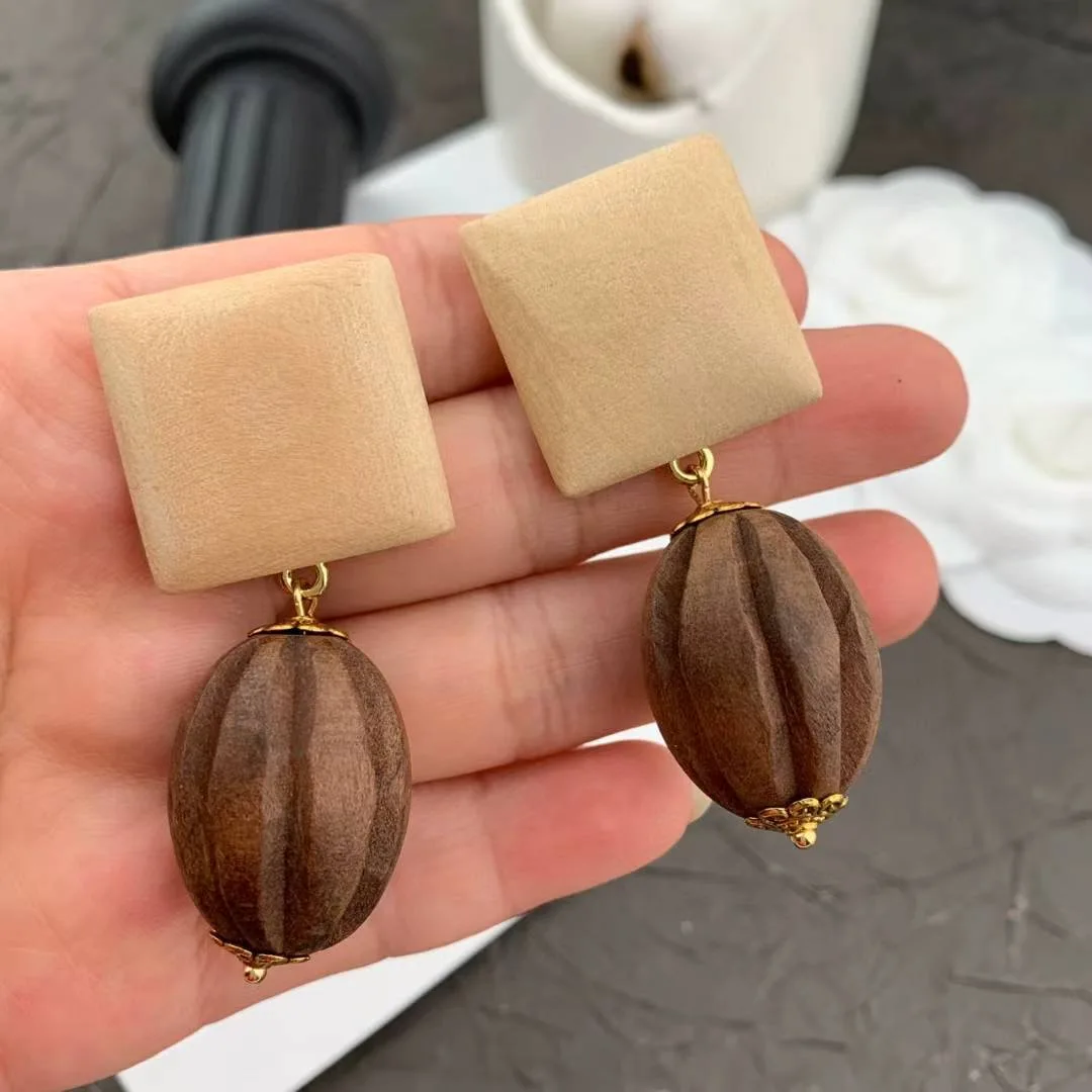 Винтажные темпераментные художественные серьги-подвески неправильной формы из дерева для женщин и девочек, ювелирные аксессуары Винтажные темпераментные художественные серьги-подвески неправильной формы из дерева для женщин и девочек, ювелирные аксессуары
