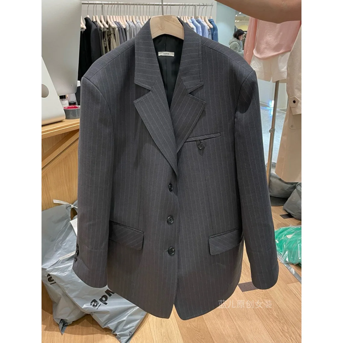 Retro Solid Color Striped Blazer Women's 2026 Spring and Autumn New Loose Casual Silhouette Suit