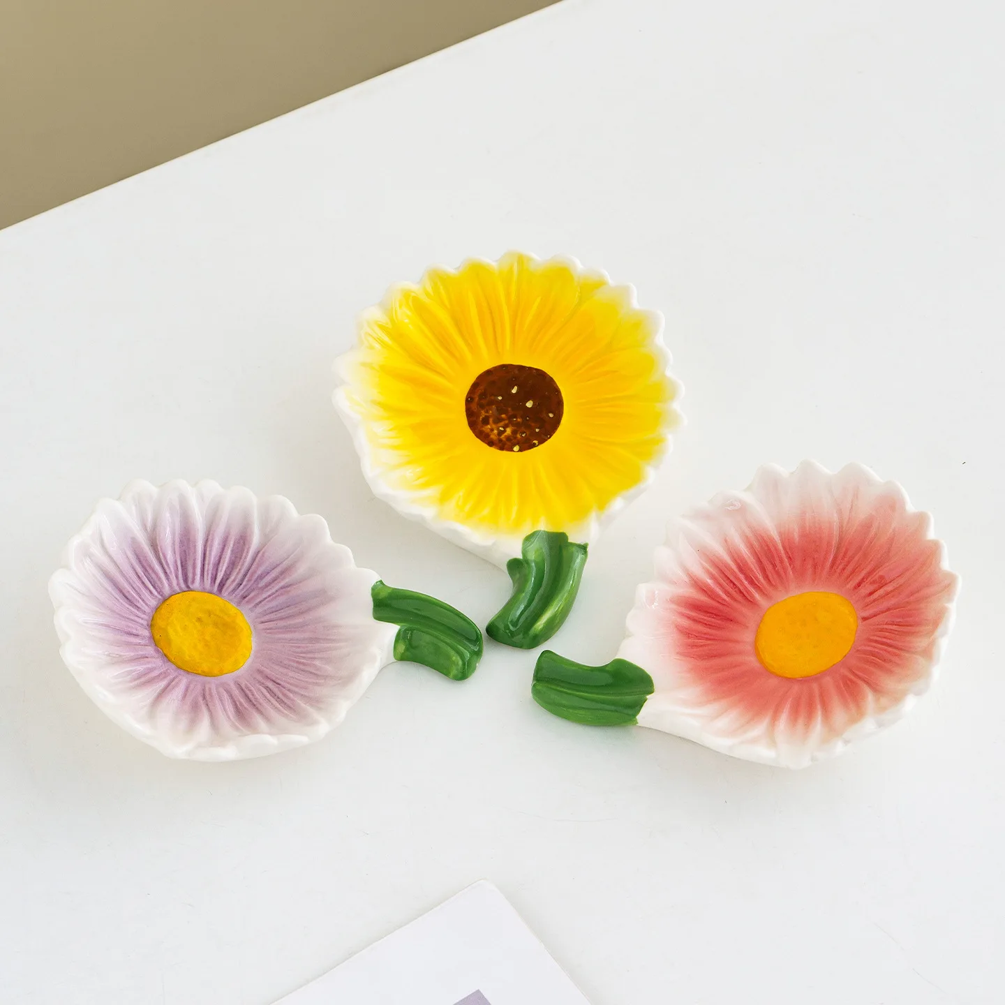 

3D Flower Ceramic Soap Dish, Cute Floral Soap Holder for Bathroom Vanity Tabletop Aesthetic Jewelry Storage Home Decor Tray