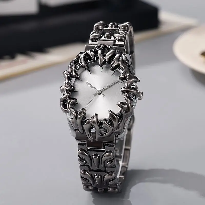 Y2K Gothic Krallenförmige Quarzuhr mit abnehmbarem, austauschbarem Zifferblatt, kreative Punk-Armbanduhr für Damen und Herren, für den täglichen Gebrauch, Partygeschenk – Detail 5