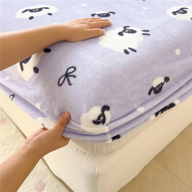 1pc Velvet Bed Cover Skin-friendly Bedsheet Printed Fitted Sheets Home Winter Bed Linen couvre lit Cute Sheet (No Pillowcase)