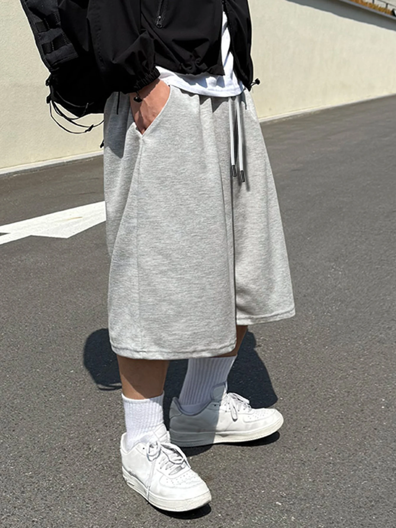 Men's Young Fashion Wide Leg Shorts Elastic Waist Casual Sweat Shorts High Street Wear Loose Fit Hip Hop Shorts