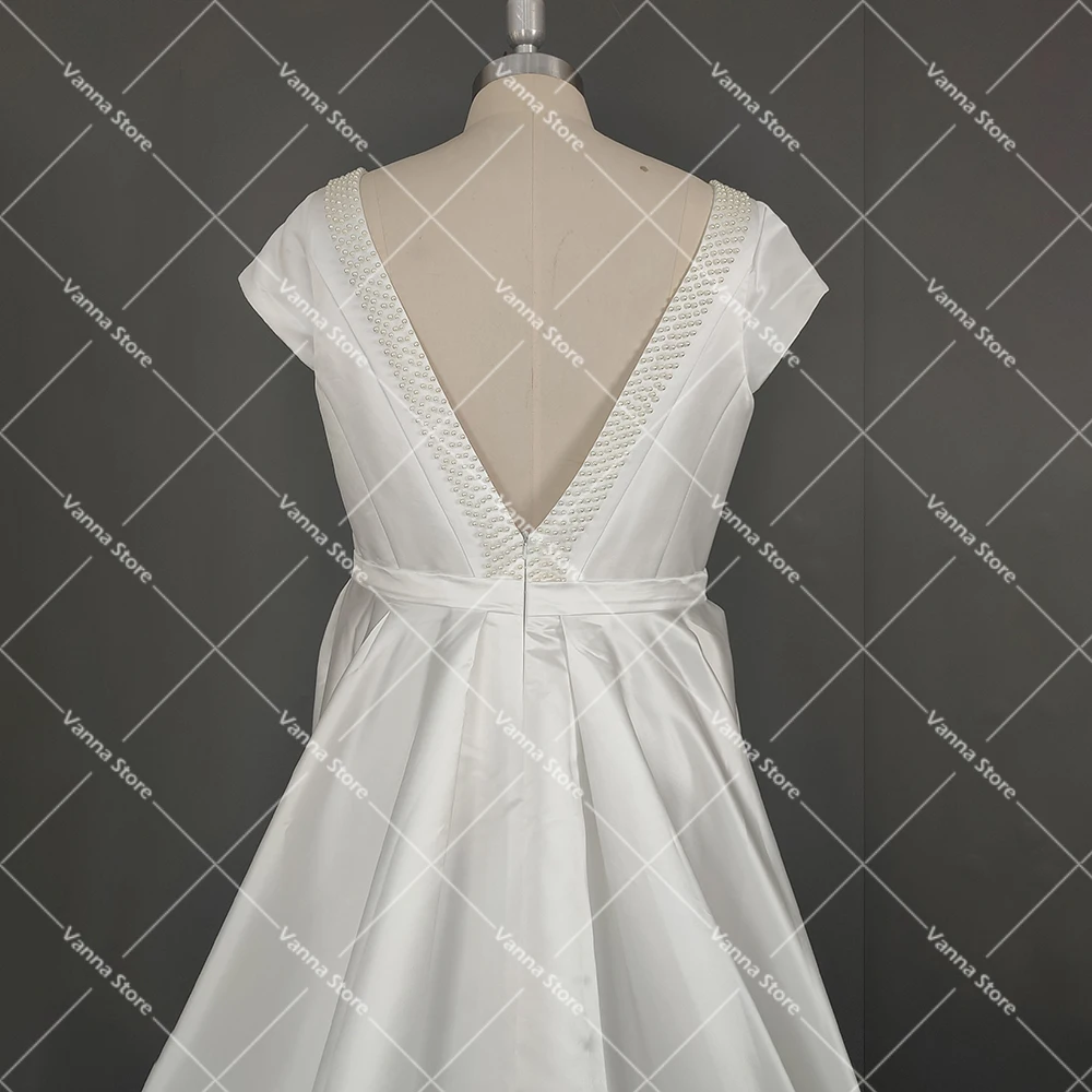 Prosta satynowa V Neck minimalistyczna suknia ślubna 2021 Backless elegancka biała suknia ślubna wyszywana koralikami Plus rozmiar Vestido De Noiva