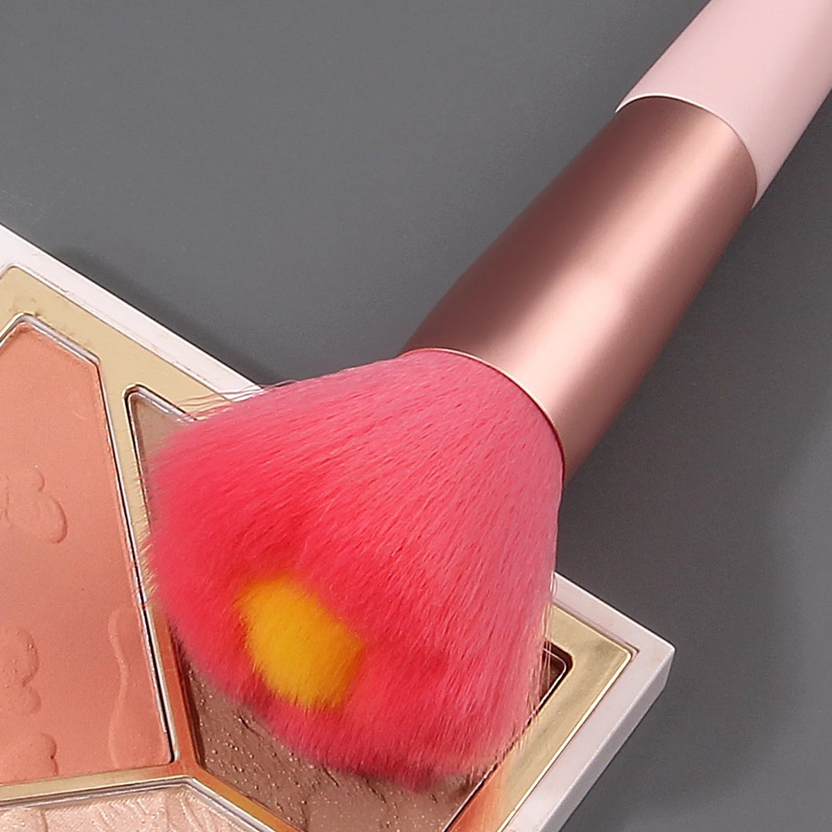 1 PZ Nuovo pennello per trucco morbido fiore a forma irregolare, pennello per cipria in polvere, pennello per fard, strumento di bellezza portatile multifunzionale