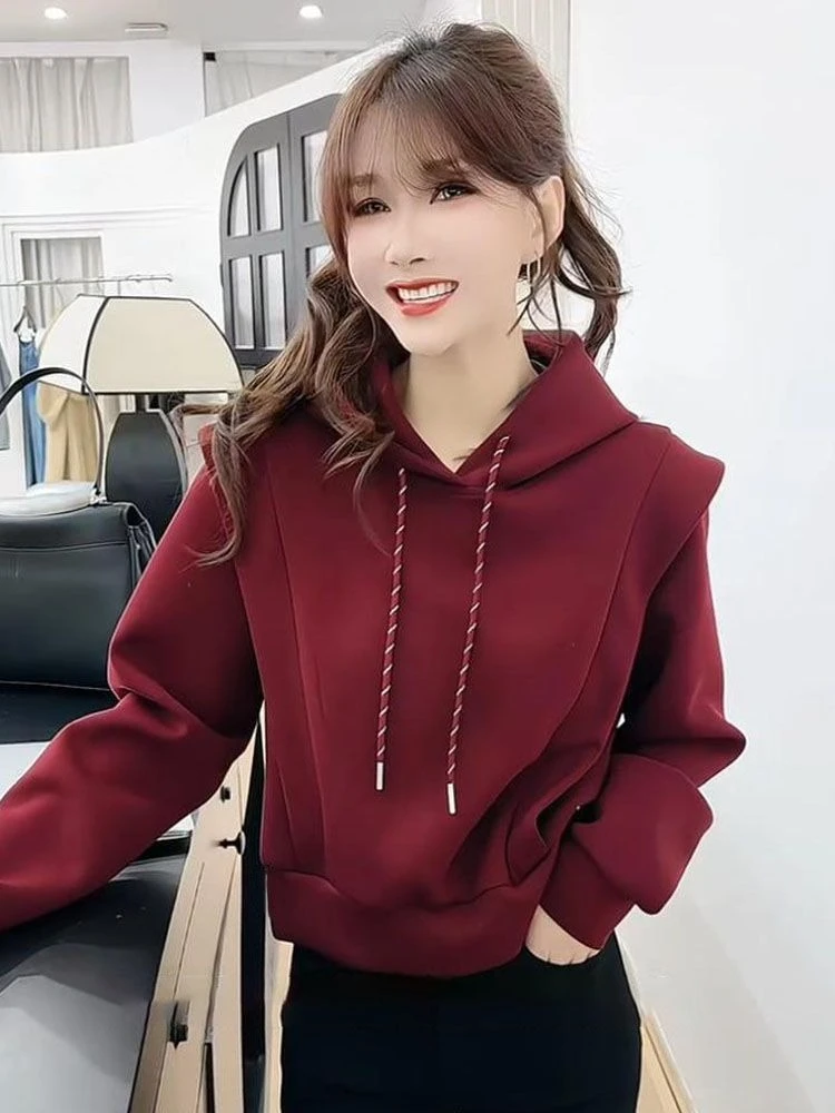 2026 New European Style Angola Red Hooded Sweatshirt Slim Fit Nipped Waist Casual Cropped Jacket Autumn Chic Short Tops