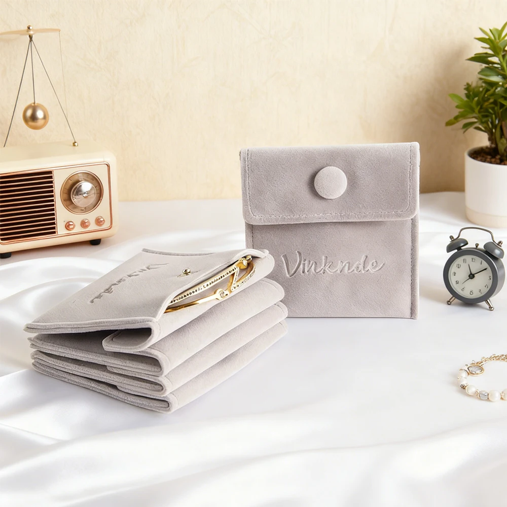 

100 упаковок, 7x7 см, роскошный индивидуальный логотип, бархатное ожерелье, браслет, сумка для ювелирных изделий, сделай сам, свадебная вечеринка, замшевые подарочные сумки на кнопках