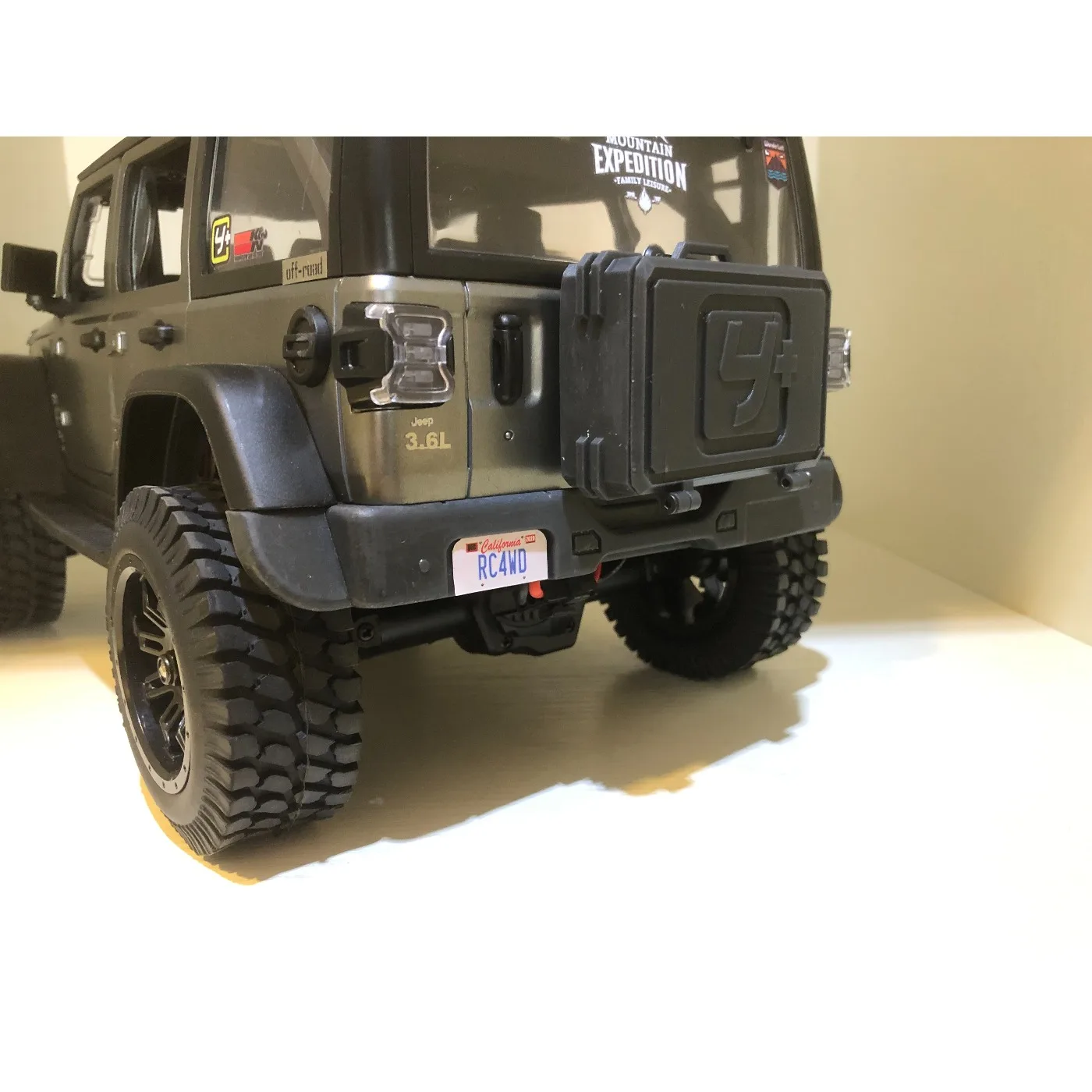 Części zamienne do samochodów RC MN MN128 Tylna belka w stylu klasycznym