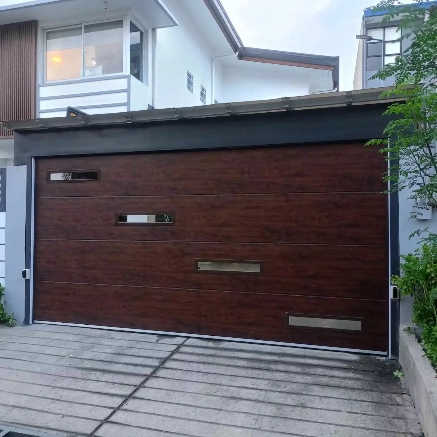 Factory Customization Affordable Finished Garage Door Wood Grain Color Aluminum Alloy Garage Doors Luxurious Garage Doors