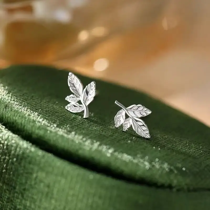 Silver Color Exquisite Leaf Plant Stud Earrings for Charm Women Trendy Geometric Fashion Jewelry Daily Accessories