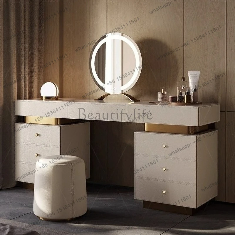 

Роскошный туалетный столик из кожи с каменной столешницей, зеркалом и подсветкой для макияжа