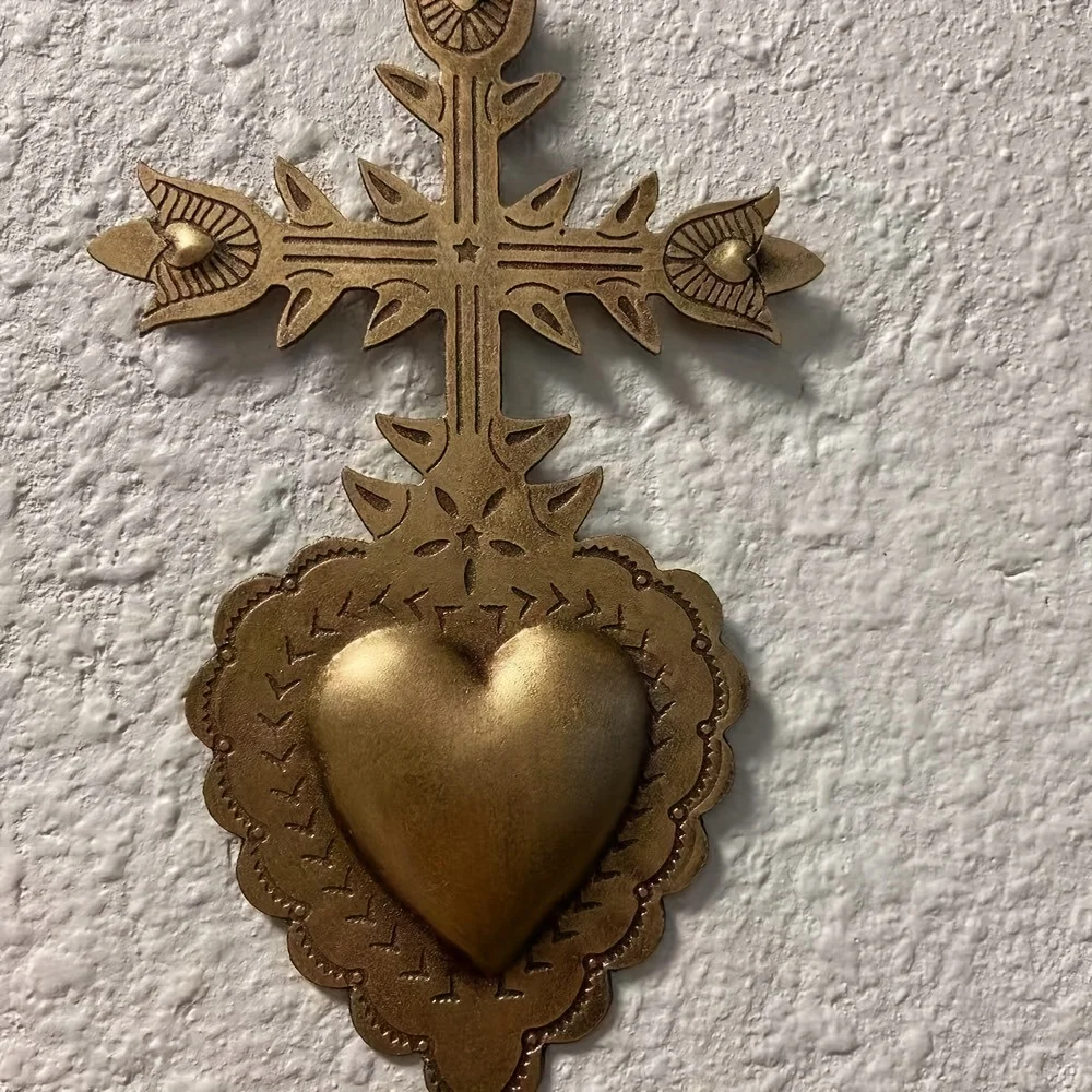Vintage Sacred Heart Cross Wall Decor Gothic Catholic Religious Ornament Home Decoration Retro Gold Heart Wall Hanging Gift