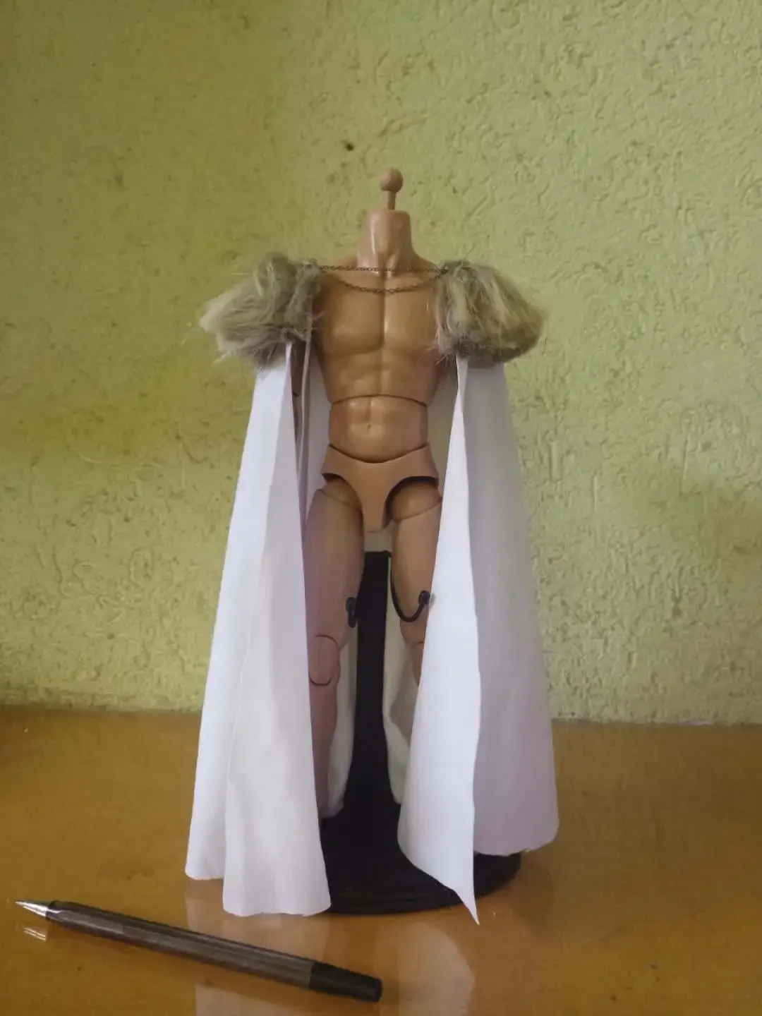 

[only cape]1:6th Handmade White CLoak with fur Collar Cape For 12" PH HT male Figure Body