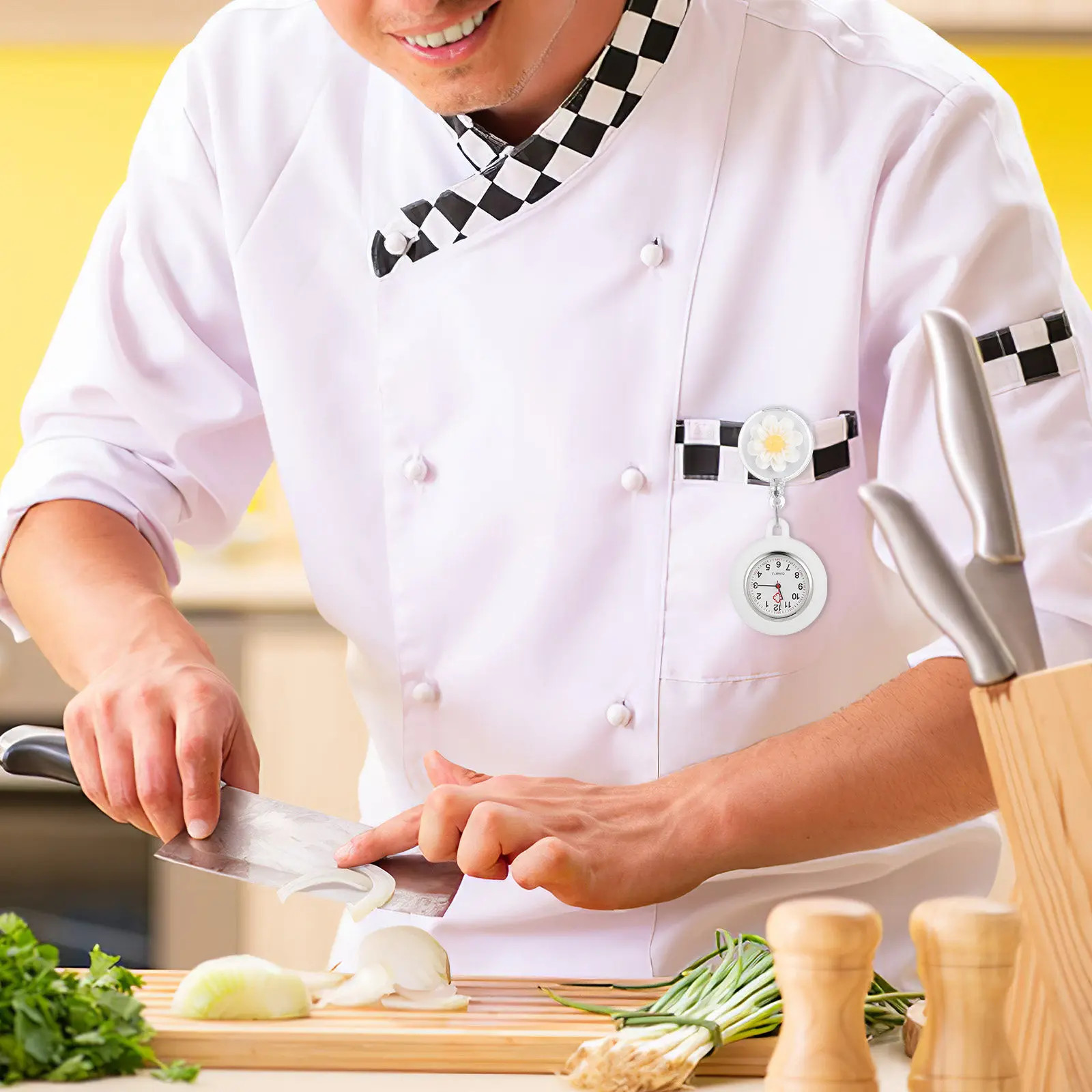 relogio-de-bolso-para-enfermeira-com-clipe-decorativo-de-rosto-sorridente-preto-leve-e-preciso