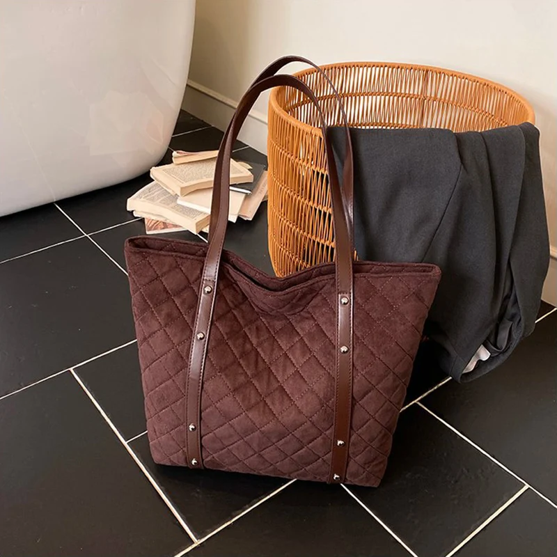 Autumn Winter Argyle Tote Bag For Women New Arrival Rivet Large Capacity Commuter Bags Korean Casual Fashion Female Handbags