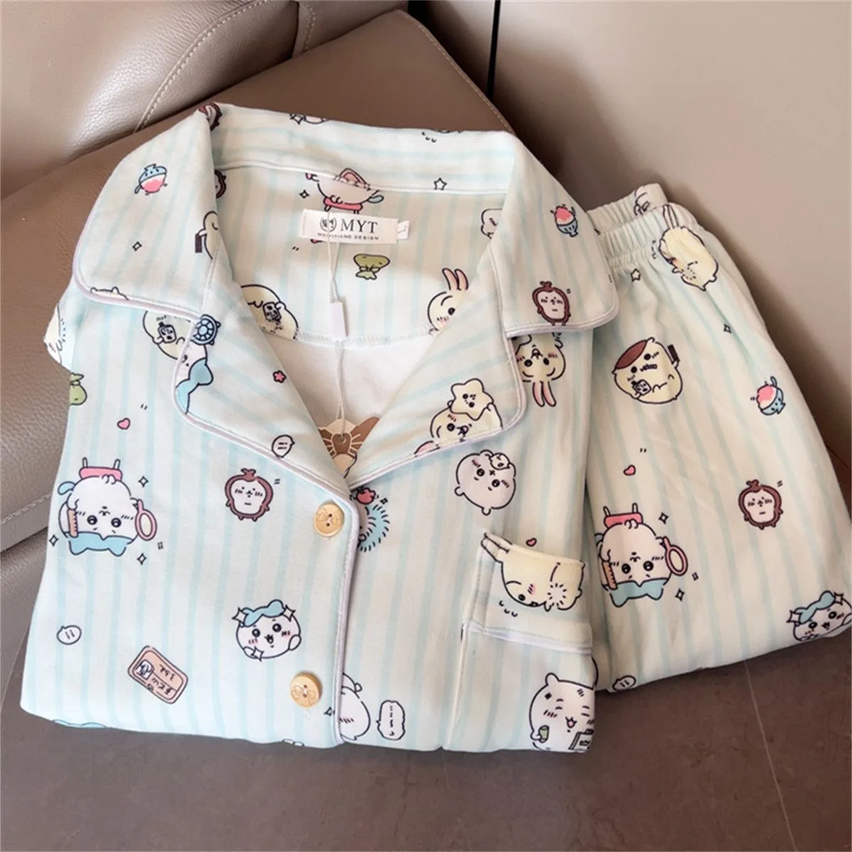 Pijamas de Terciopelo Chiikawa, Lindos Pijamas de Felpa con Diseño de Usagi Shisa para Mujer, Conjunto de Ropa de Dormir Gruesa y Cálida, Regalos para Niñas, Pijamas de Dibujos Animados Hachiware