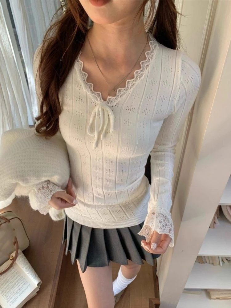 محبوك القوس بلايز النساء الملابس الخامس الرقبة الدانتيل المرقعة تونك تيز موضة الجوف خارج الكورية سليم تي شيرت مجسم 2025 Ropa Mujer #1