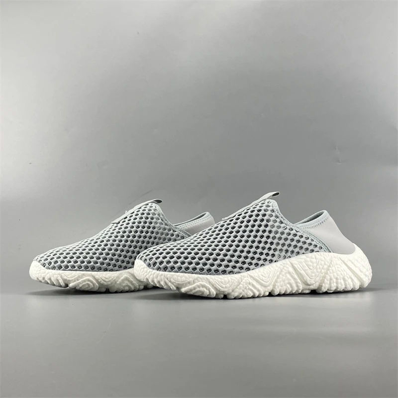 

Men's summer breathable mesh shoes are lightweight comfortable and soft soled sports and leisure shoes