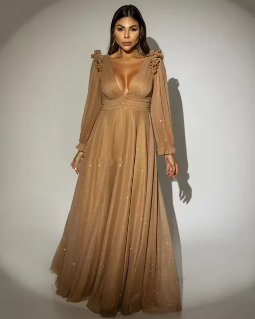 Abito da ballo in chiffon con scollo a V profondo e maniche lunghe a sbuffo Piega fino al pavimento Abito da sera a trapezio per abito da cocktail da donna