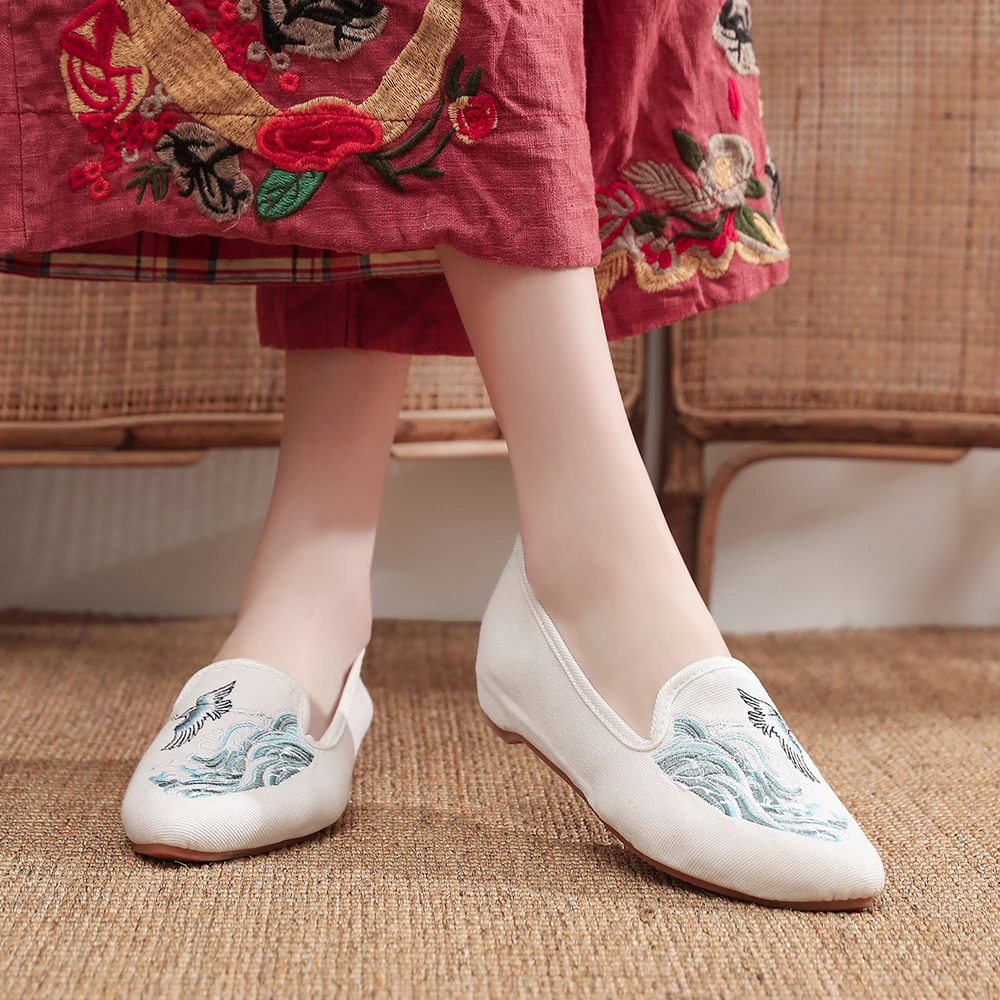 Veowalk Crane on River Embroidered Women Canvas Flats Ladies Casual Pointed Toe Denim Ballet shoes Comfort Woman Retro Slip-ons