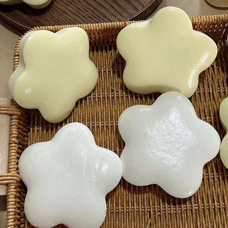 1PC *Kawaii Star Squeeze Toy Cute Flower Slow Rebound Wet Soft Suction Finger Pinch Decompression Squishy Toy Stress Release Toy
