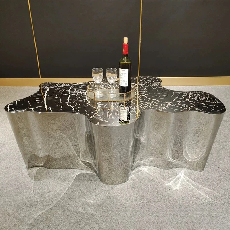 طاولة قهوة فاخرة خفيفة من الفولاذ المقاوم للصدأ، غرفة معيشة حديثة بسيطة، إبداع غير منتظم للاستخدام المنزلي، جذر شجرة النقش المعدني