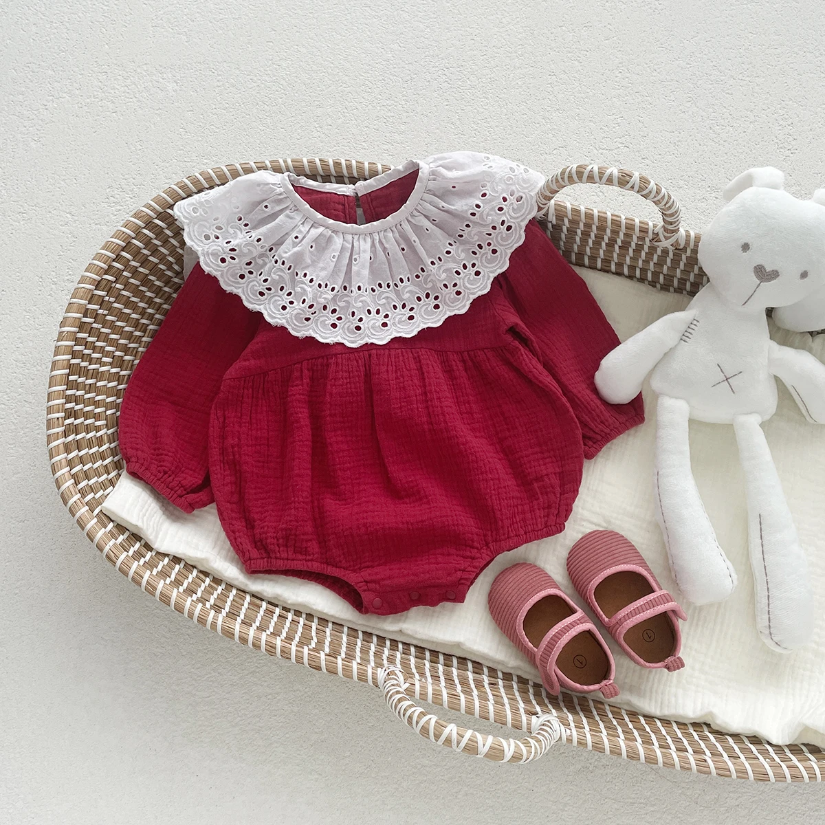 0-2 Years Old Baby Girls Jumpsuit Newborn Baby Cotton Red Long Sleeved Lace Collar Romper Autumn Baby Bodysuit