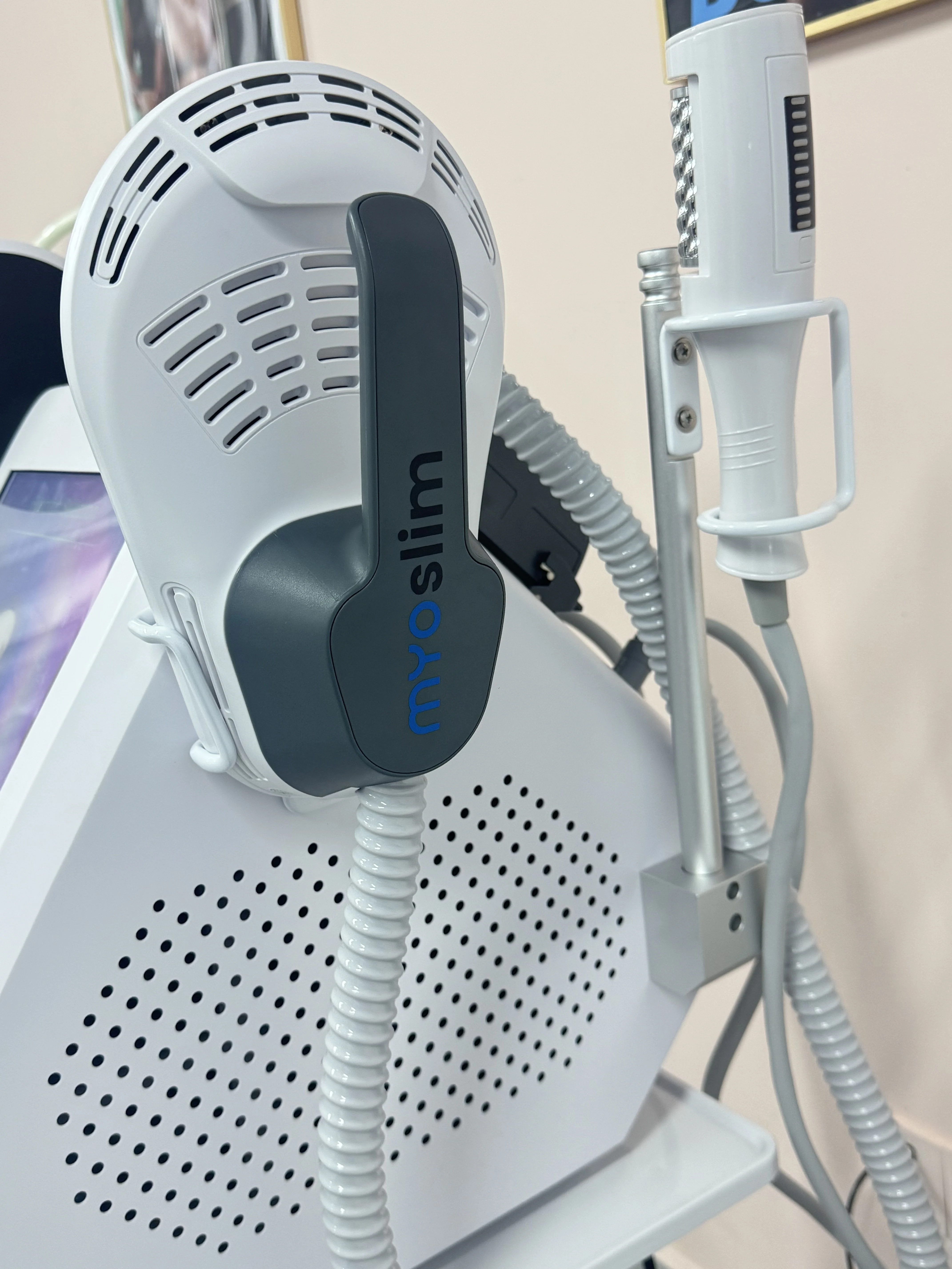 

Новый звездный электромагнитный корпус DLS для похудения, физиотерапия, удаление целлюлита, роликовый реформатор, машина для похудения