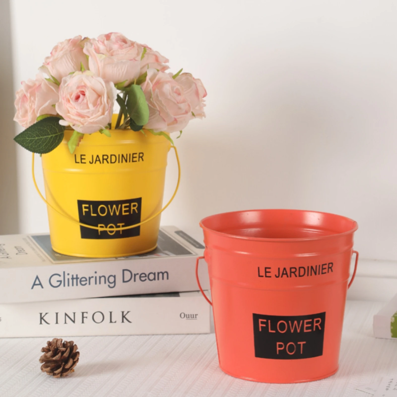 Flower Pot Pail Rolled Rim Rustic Metal Planter Farmhouse Tin Planter Tapered Shape Home Decor Indoor Outdoor Use for Carrying