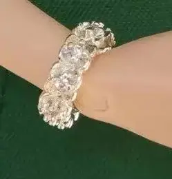 

1/6 scale doll accessories silver zircon flower bracelet, need to pull the hand to wear jewelry free shipping