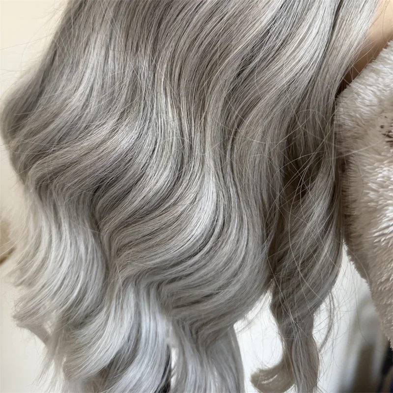 Silver Grey Ombre Short Wavy Wig Middle Part Natural Curly Synthetic Wig Heat Resistant Cosplay Halloween Daily Party Wigs view 5