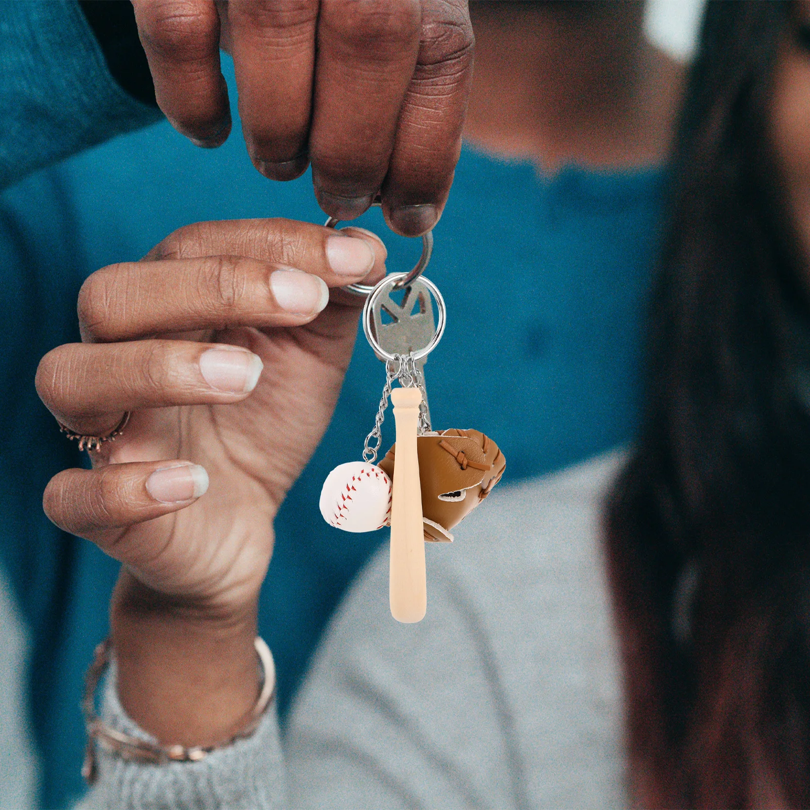 

Sporty Baseball Keychain Mini Glove Bat Pendant PU Wood Stylish Backpack Bag Accessory for Fans Baseball Party Favors