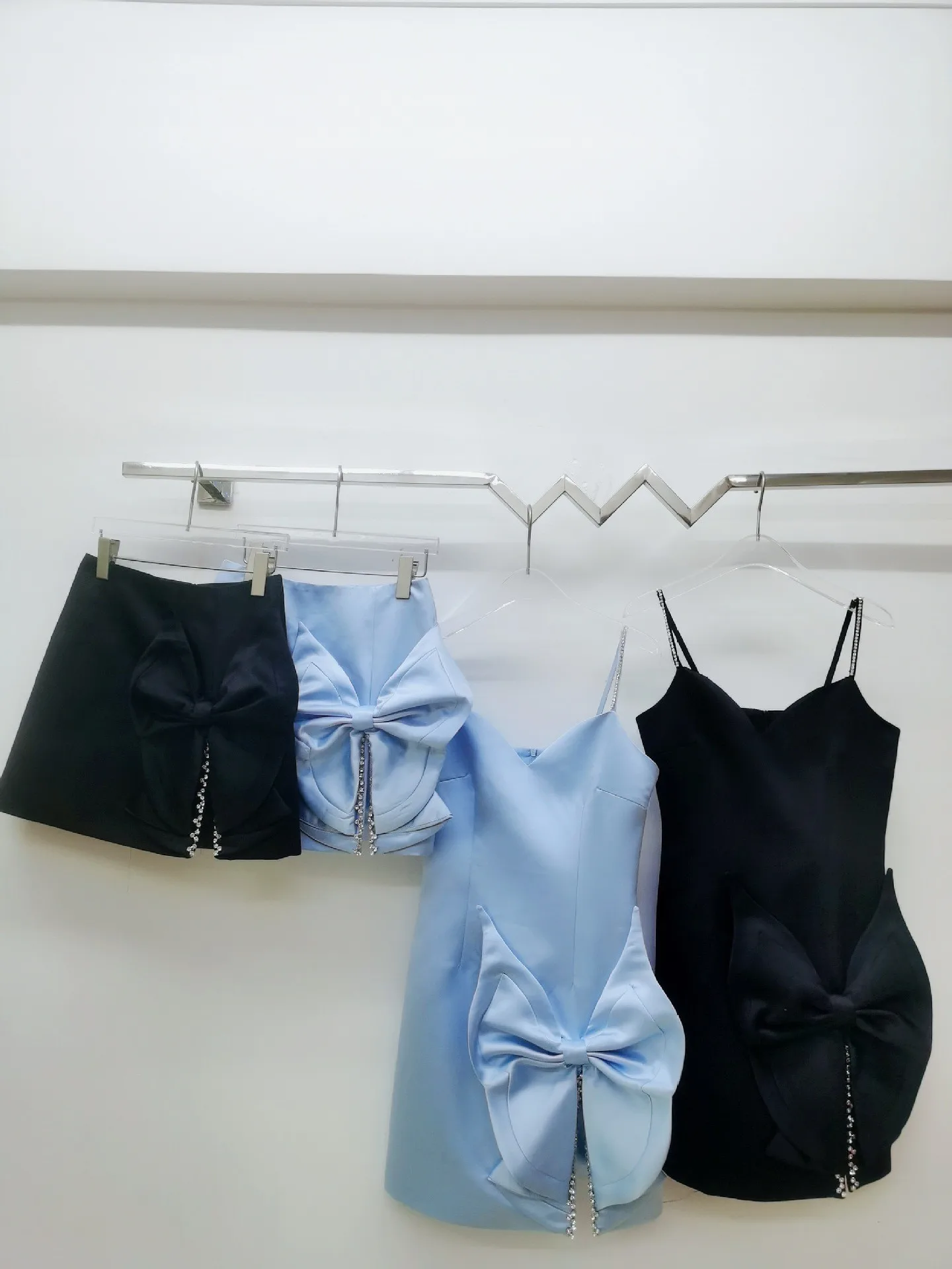 

Faionable High-End Feel Diamond-Embedded Knot Split A-Line Skirt Korean Sle ort Strapl f Skirt