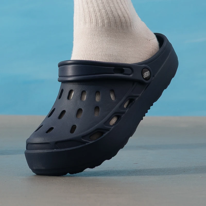 

Skechers Men's Clogs, Sports Sandals, Trendy and Fashionable Breathable Outdoor Beach Shoes, Sandals and Slippers 243041-Nvy