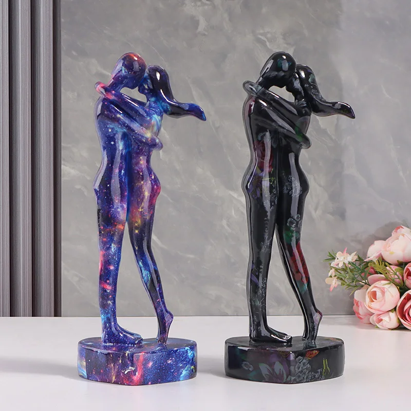 

Sky Blue Rose Lovers Resin Statues Color Couple Figurines Bedroom Bookshelf Porch Home Decors Crafts Texture Kiss Ornament Gift