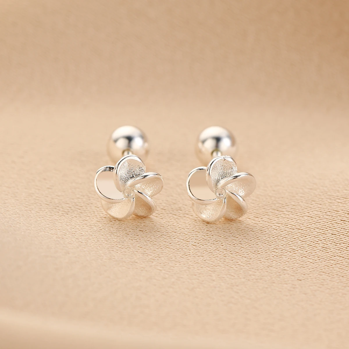 Multitudinous Mini Tragus Stud Earrings for Women Girls Silver Color Daisy Flower Hollow Bow Simple Versatile Jewelry Gift