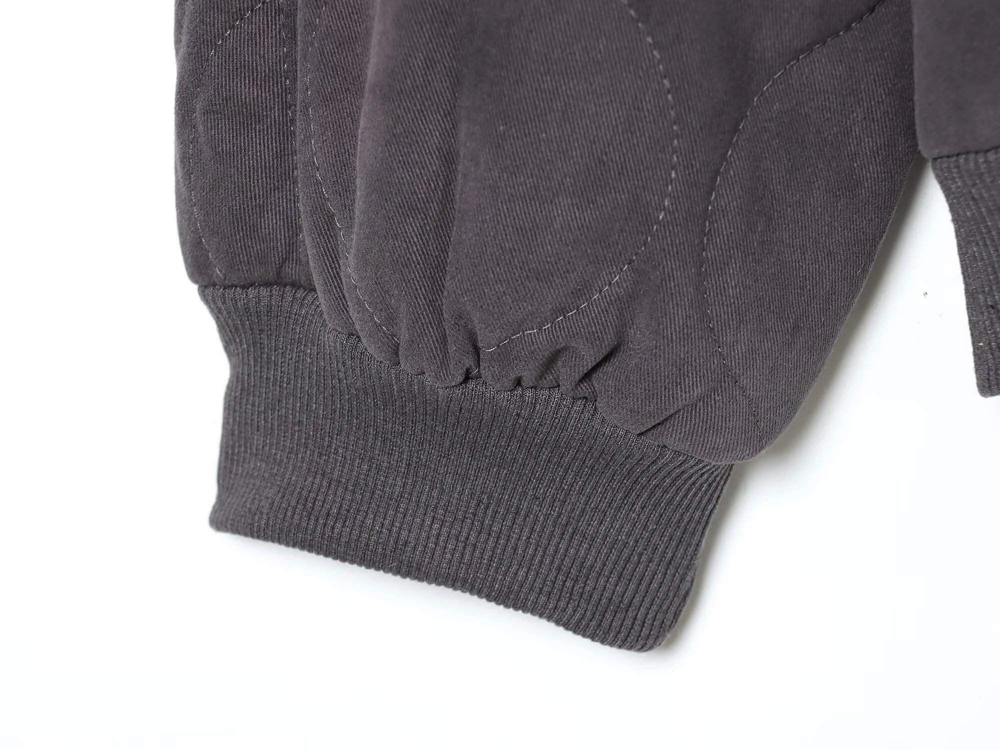 2025 겨울 신상 여성 레트로 루즈 캐주얼 패션 다용도 퀼팅 파일럿 따뜻한 면 재킷 버튼 다운 디자인